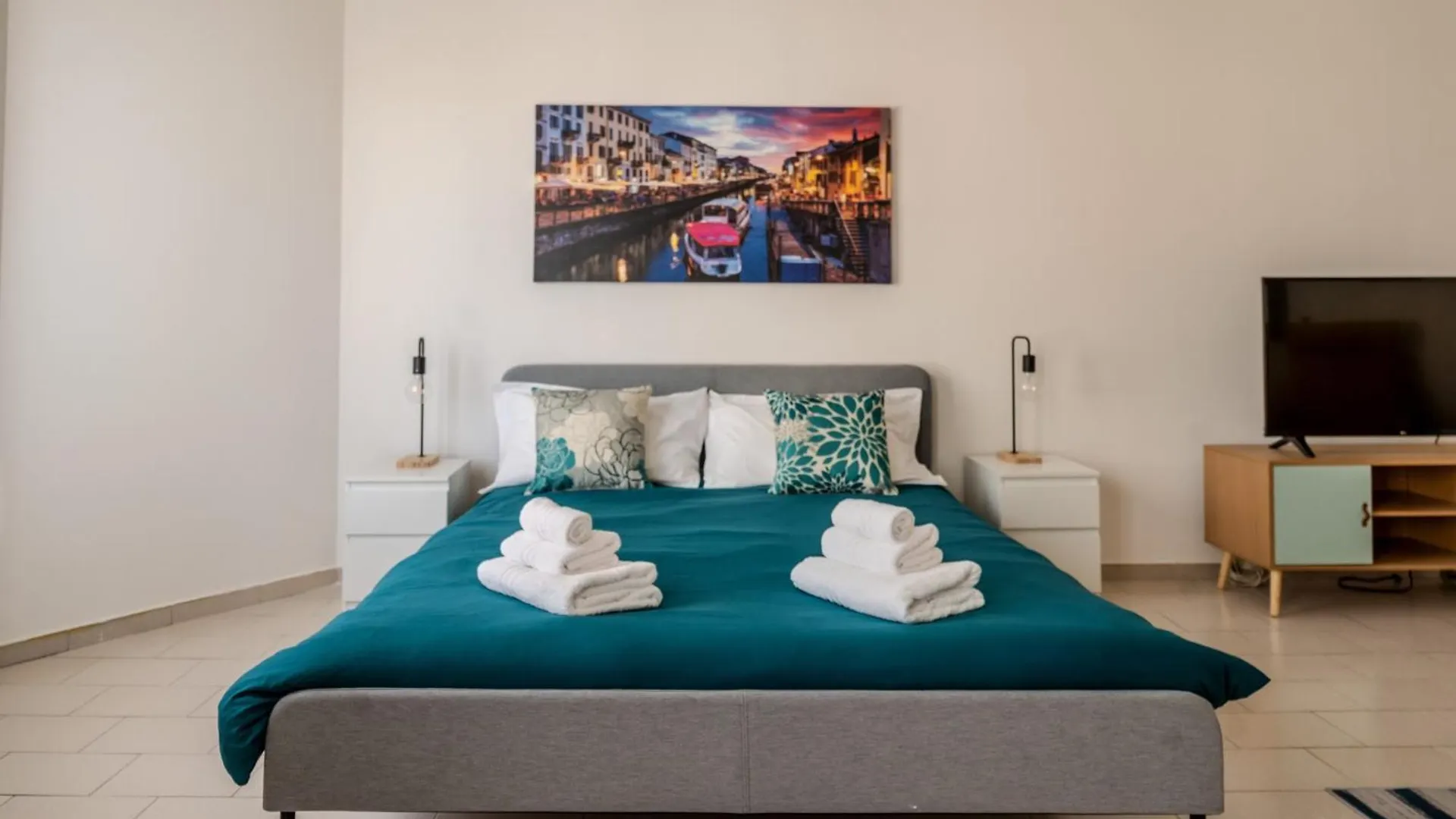 Apartment Stylish & Cozy Loft Near City Life - Metro 50M Milan Italy